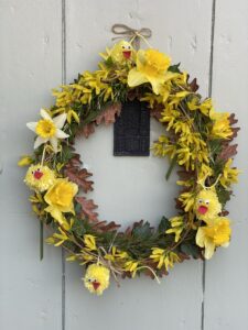 Easter wreath with chicks and daffodils